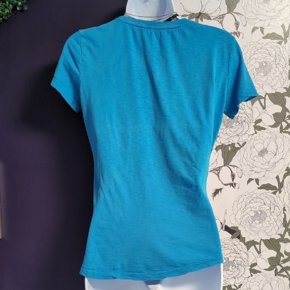 Colorful Hummingbird Embroidered Tee - Picture 6 of 6